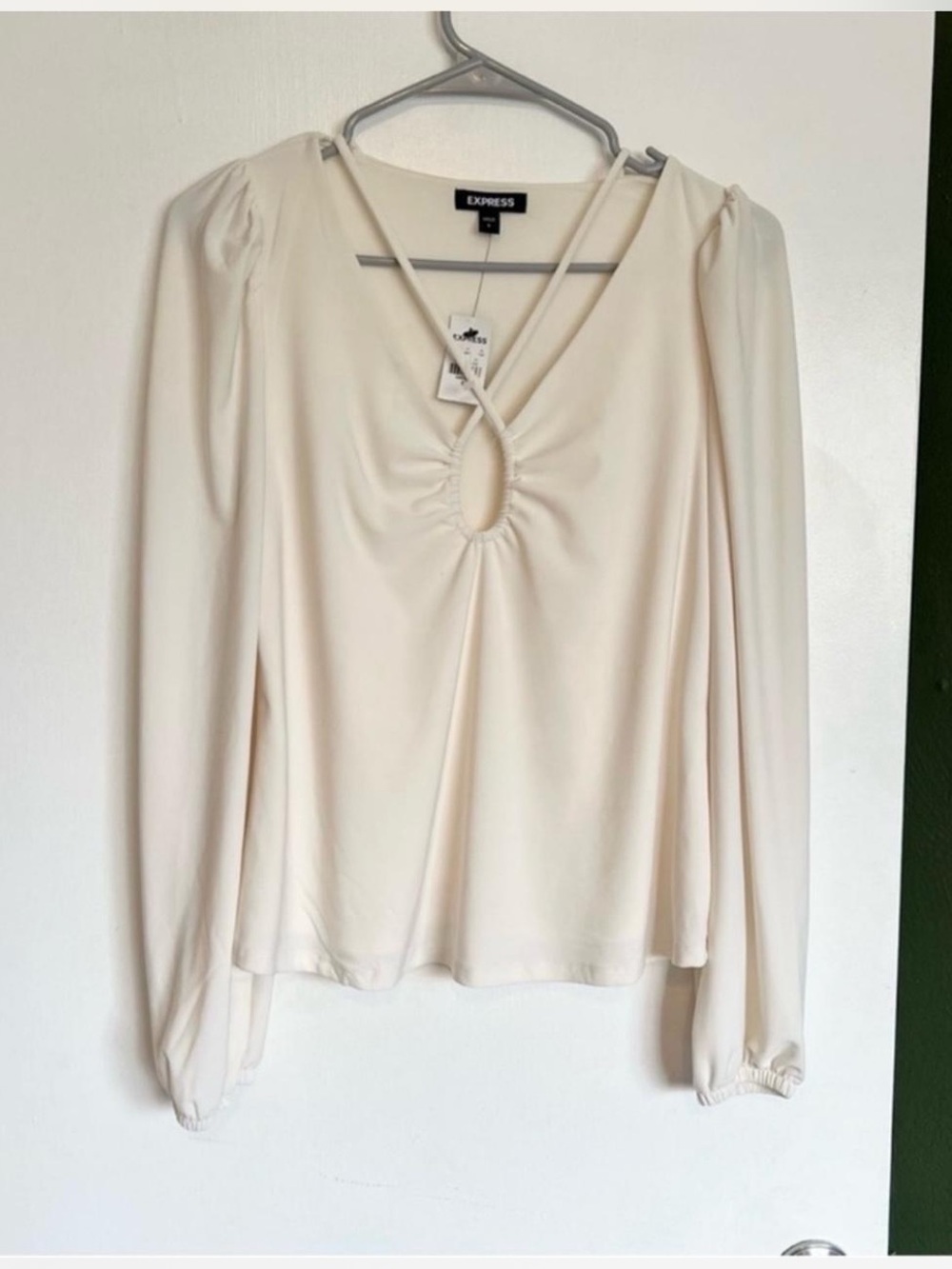 NWT express ivory cream v neck keyhole detail long sleeve blouse size small